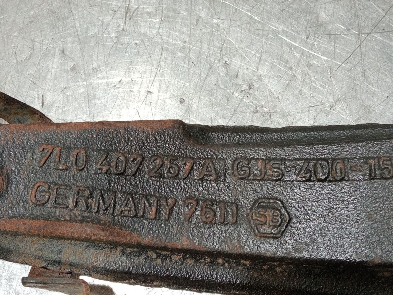 Recambio de mangueta delantera izquierda para volkswagen touareg (7la) referencia OEM IAM 7L0407257A GJS40015 