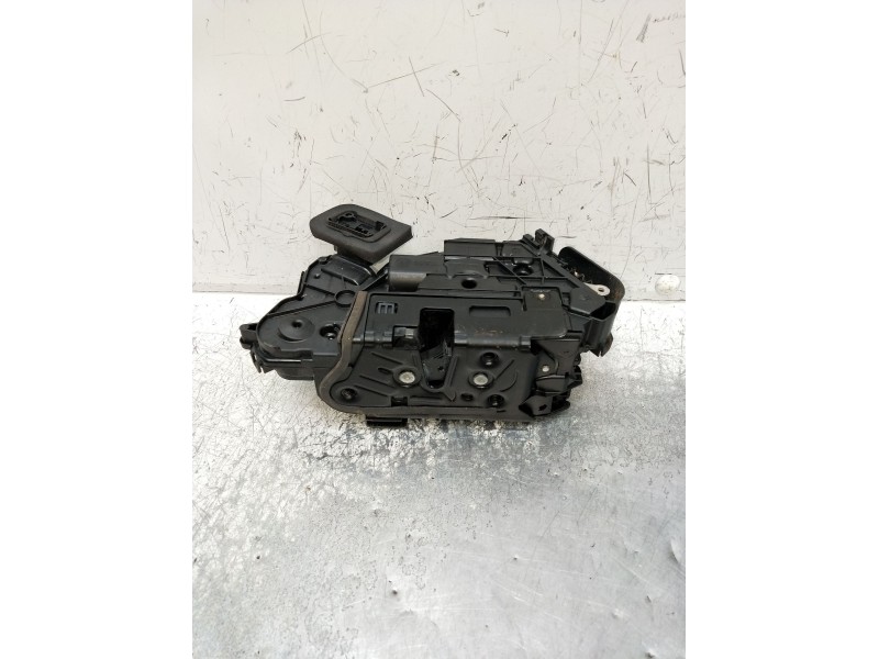 Recambio de motor cierre centralizado delantero izquierdo para seat leon sportstourer (kl8) referencia OEM IAM B5C5TB837015C  