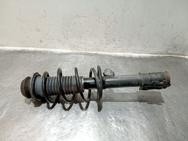 Recambio de amortiguador delantero izquierdo para toyota yaris live referencia OEM IAM 485200D250  