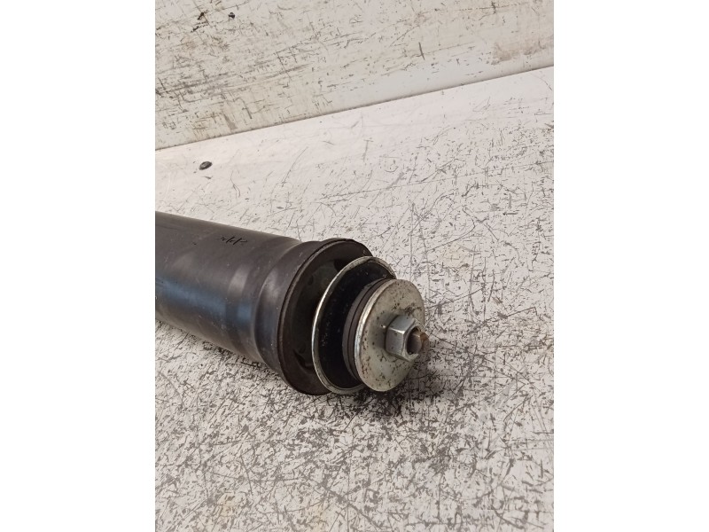 Recambio de amortiguador trasero derecho para toyota yaris active referencia OEM IAM   