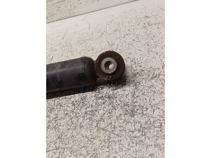 Recambio de amortiguador trasero derecho para toyota yaris active referencia OEM IAM   