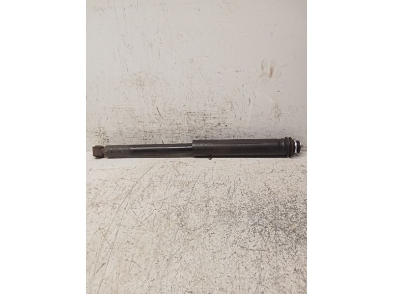 Recambio de amortiguador trasero izquierdo para toyota yaris active referencia OEM IAM   