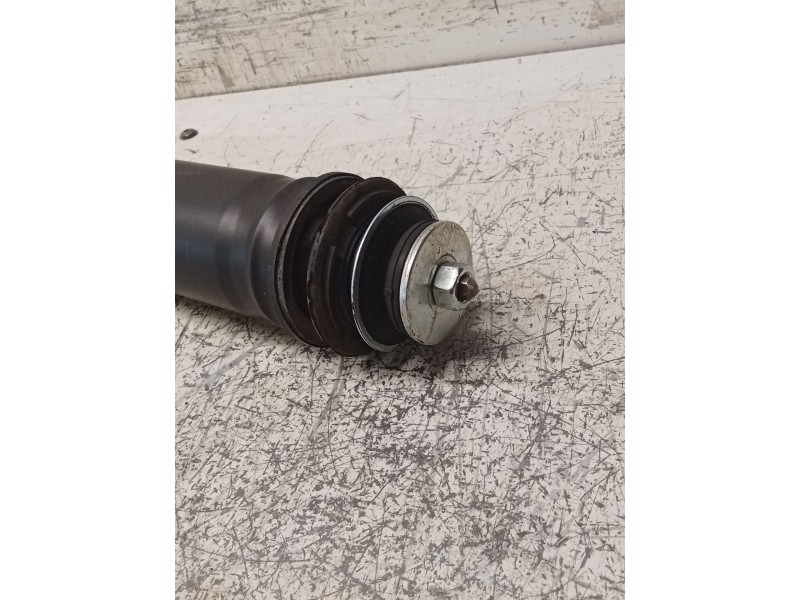 Recambio de amortiguador trasero izquierdo para toyota yaris active referencia OEM IAM   