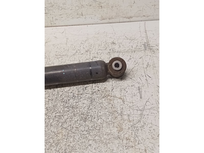 Recambio de amortiguador trasero izquierdo para toyota yaris active referencia OEM IAM   