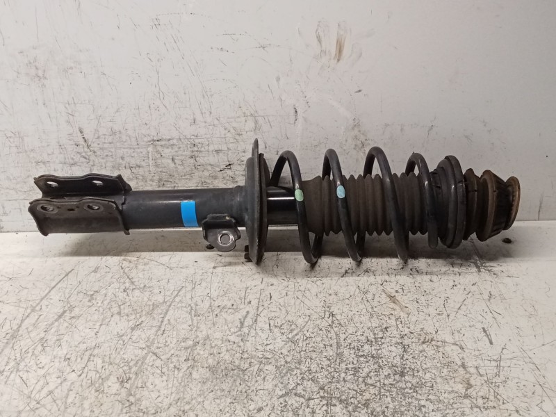Recambio de amortiguador delantero derecho para toyota yaris active referencia OEM IAM   