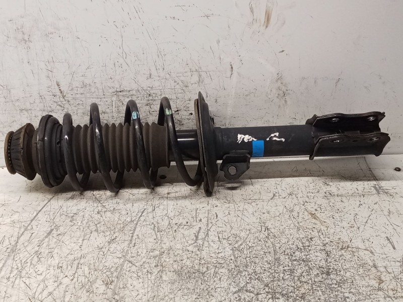 Recambio de amortiguador delantero izquierdo para toyota yaris active referencia OEM IAM   