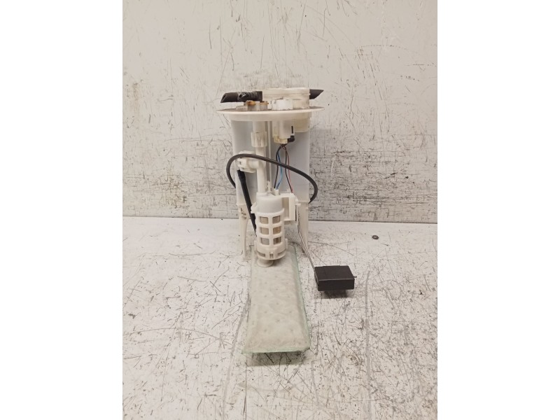 Recambio de bomba combustible para toyota yaris active referencia OEM IAM 777040D070  