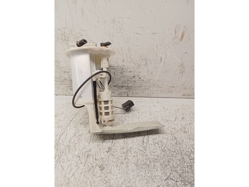 Recambio de bomba combustible para toyota yaris active referencia OEM IAM 777040D070  