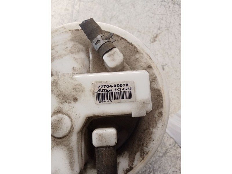 Recambio de bomba combustible para toyota yaris active referencia OEM IAM 777040D070  
