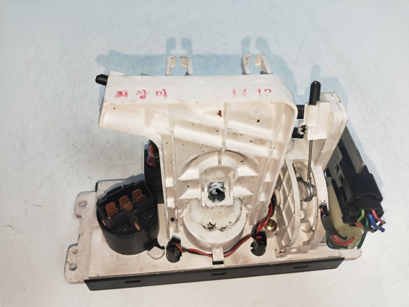 Recambio de mando calefaccion / aire acondicionado para kia carens 1.8 cat referencia OEM IAM   
