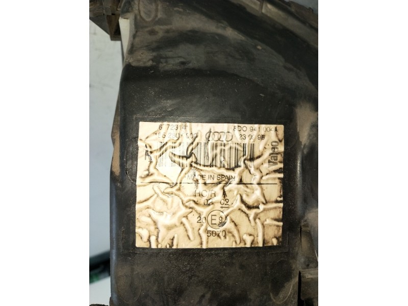 Recambio de faro derecho para audi a4 b5 (8d2) 1.8 referencia OEM IAM 8D0941004A  