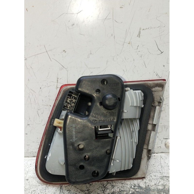 Recambio de piloto trasero izquierdo interior para bmw 3 touring (e46) 318 i referencia OEM IAM 63218368759  