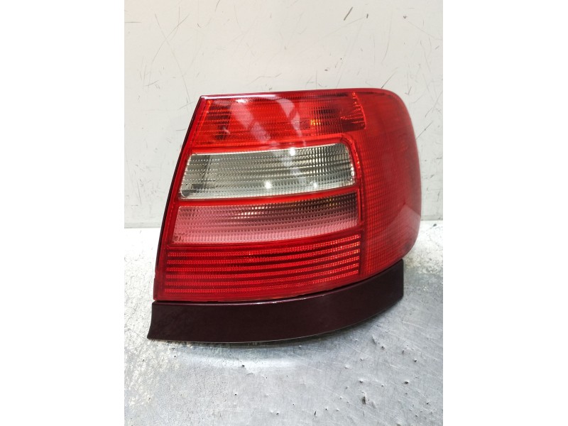 Recambio de piloto trasero derecho para audi a4 b5 (8d2) 1.8 referencia OEM IAM   