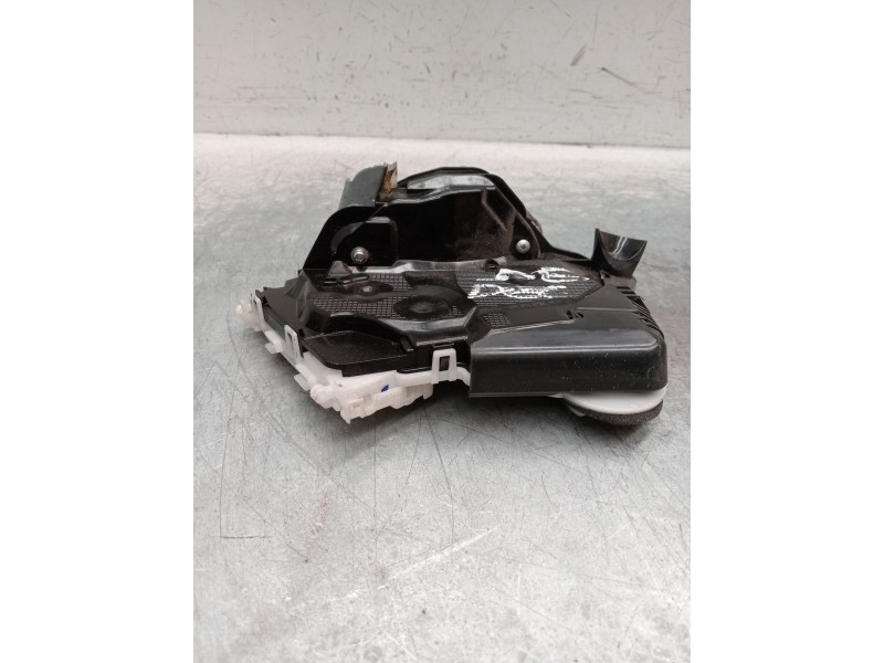 Recambio de motor cierre centralizado delantero derecho para toyota yaris active referencia OEM IAM  5p 