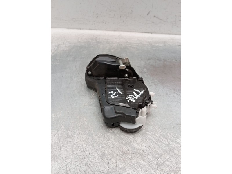 Recambio de motor cierre centralizado trasero izquierdo para toyota yaris active referencia OEM IAM  5p 