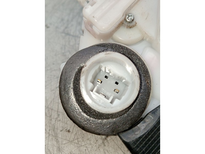 Recambio de motor cierre centralizado trasero izquierdo para toyota yaris active referencia OEM IAM  5p 