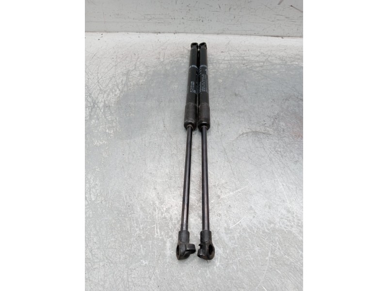 Recambio de amortiguadores maletero / porton para toyota yaris active referencia OEM IAM 689600w641 3998550405n  