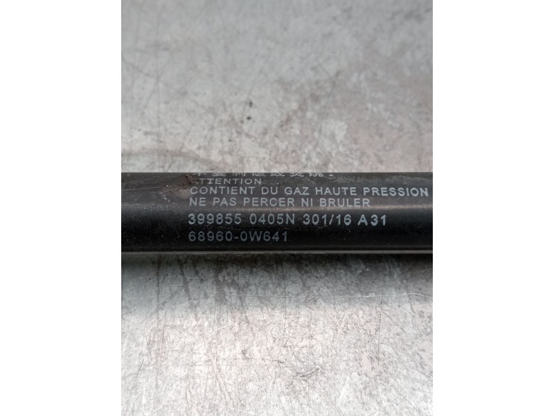 Recambio de amortiguadores maletero / porton para toyota yaris active referencia OEM IAM 689600w641 3998550405n  