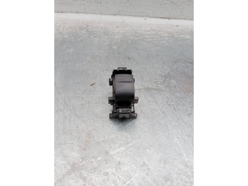 Recambio de mando elevalunas delantero derecho para toyota yaris active referencia OEM IAM 8292n69  