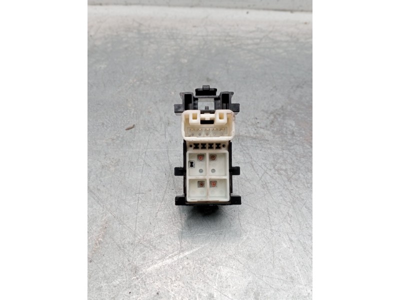 Recambio de mando elevalunas delantero derecho para toyota yaris active referencia OEM IAM 8292n69  