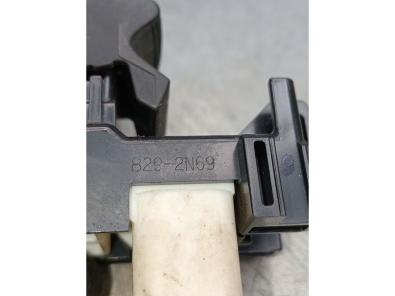 Recambio de mando elevalunas delantero derecho para toyota yaris active referencia OEM IAM 8292n69  