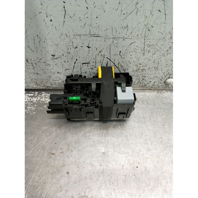 Recambio de caja reles / fusibles para peugeot 208 referencia OEM IAM 9812661980  