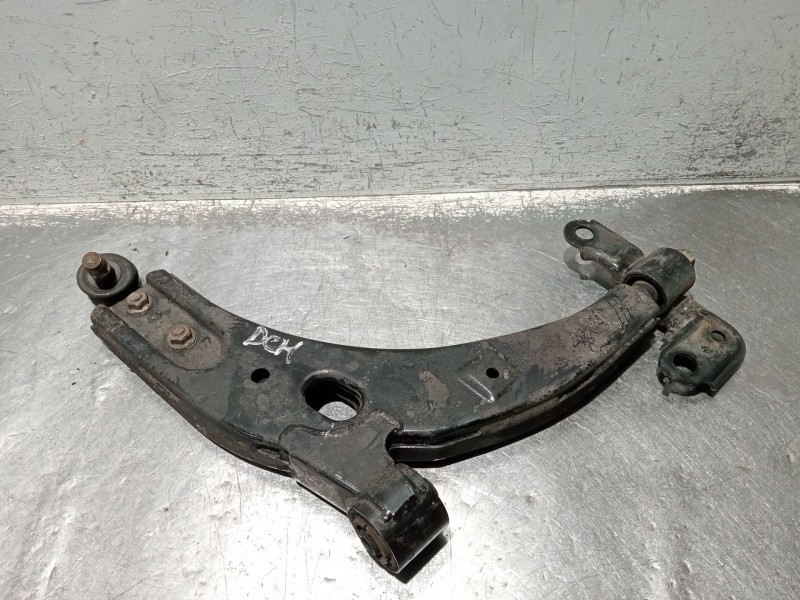 Recambio de brazo suspension inferior delantero derecho para kia carens 2.0 turbodiesel cat referencia OEM IAM   