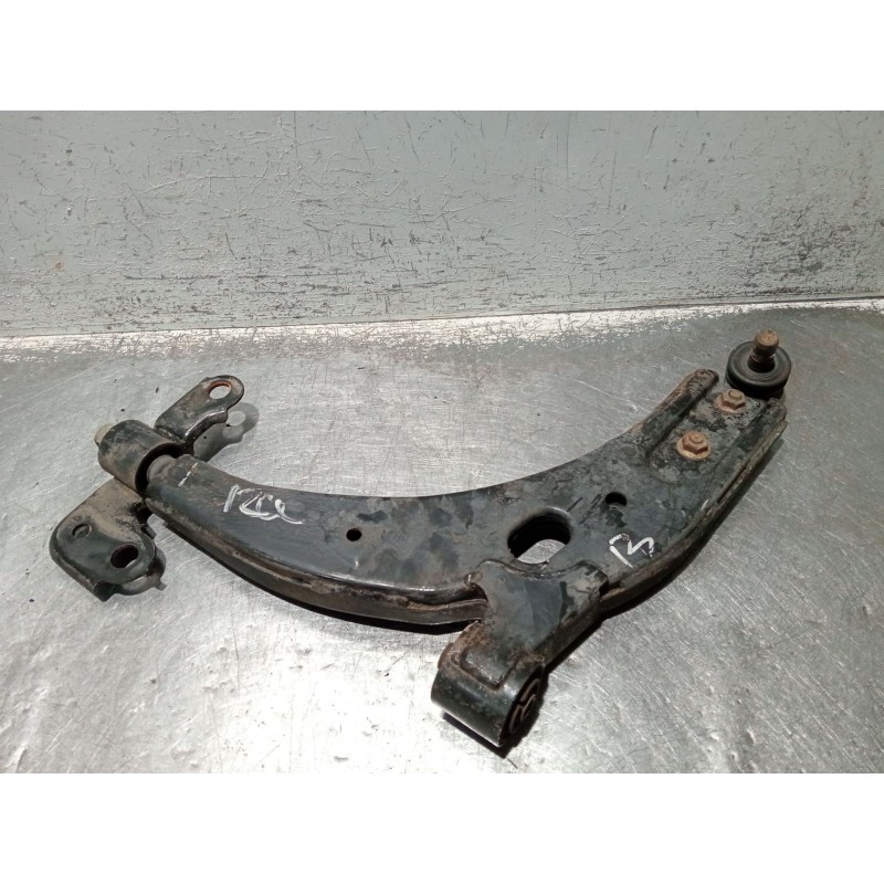 Recambio de brazo suspension inferior delantero izquierdo para kia carens 2.0 turbodiesel cat referencia OEM IAM   