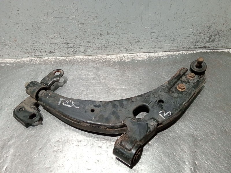 Recambio de brazo suspension inferior delantero izquierdo para kia carens 2.0 turbodiesel cat referencia OEM IAM   