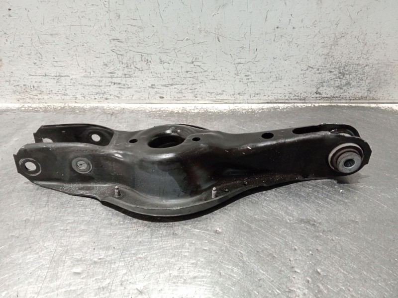 Recambio de brazo suspension inferior trasero derecho para bmw serie 3 lim. (f30) referencia OEM IAM 686754102  