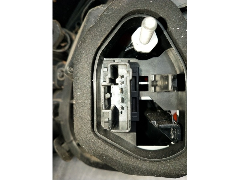 Recambio de piloto trasero izquierdo para peugeot 208 referencia OEM IAM 9810343080  