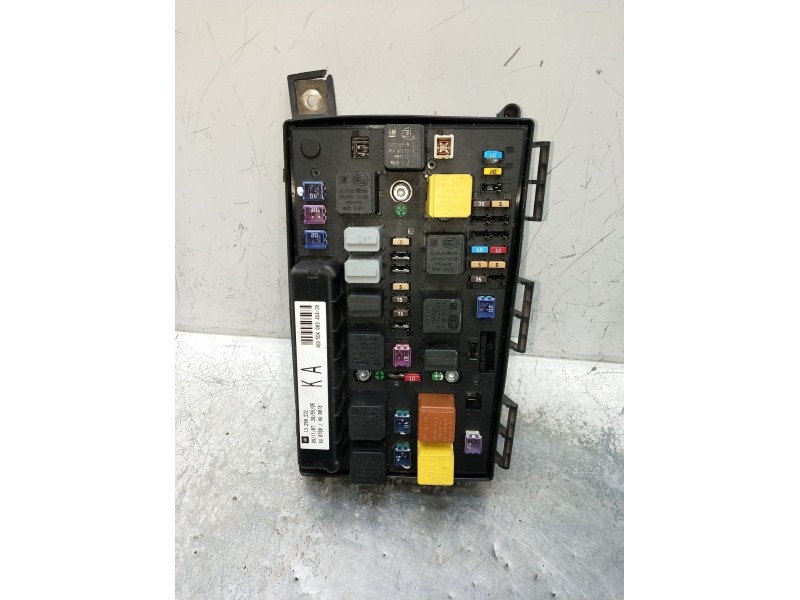 Recambio de caja reles / fusibles para opel zafira b referencia OEM IAM 5DK00946430  