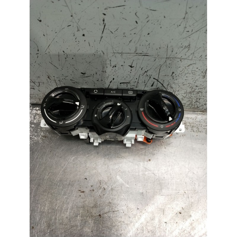 Recambio de mando calefaccion / aire acondicionado para peugeot 208 referencia OEM IAM 9819611577 T77304B 