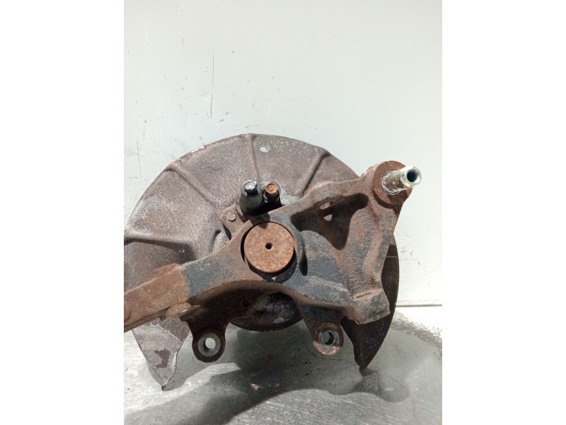 Recambio de mangueta trasera izquierda para kia carens 2.0 turbodiesel cat referencia OEM IAM   