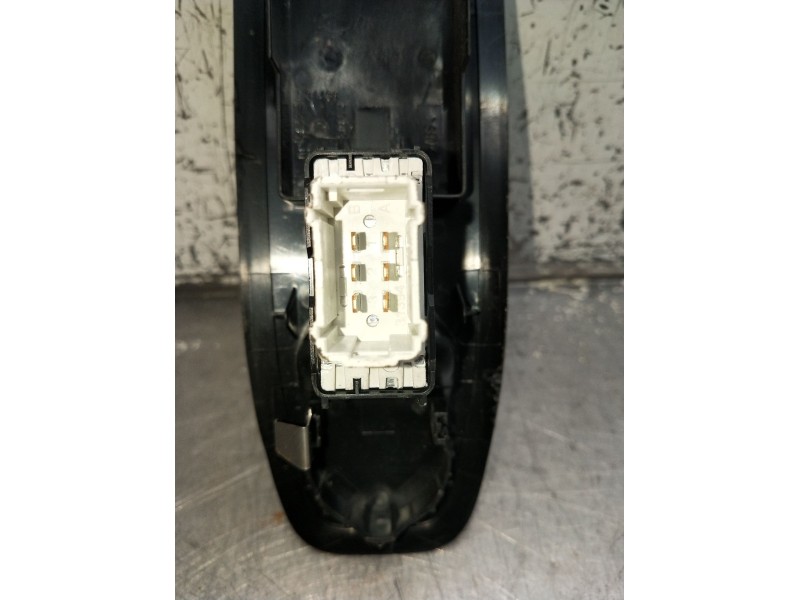 Recambio de mando elevalunas delantero derecho para peugeot 208 referencia OEM IAM 96751118ZD 5p 