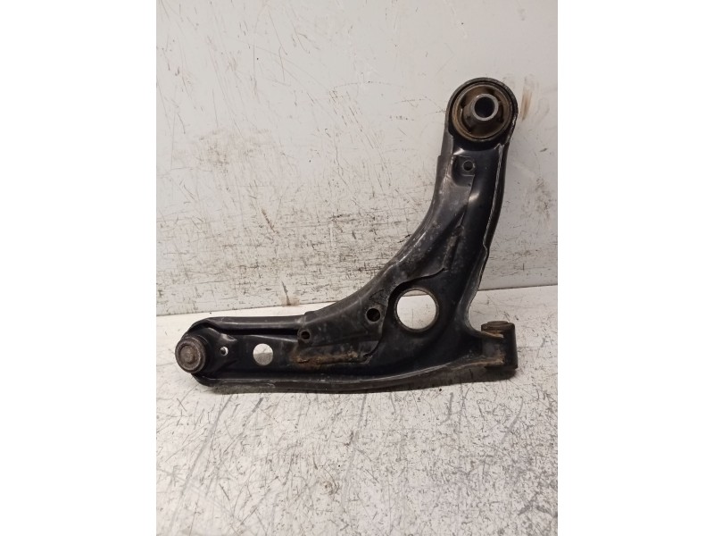 Recambio de brazo suspension inferior delantero izquierdo para toyota yaris active referencia OEM IAM   