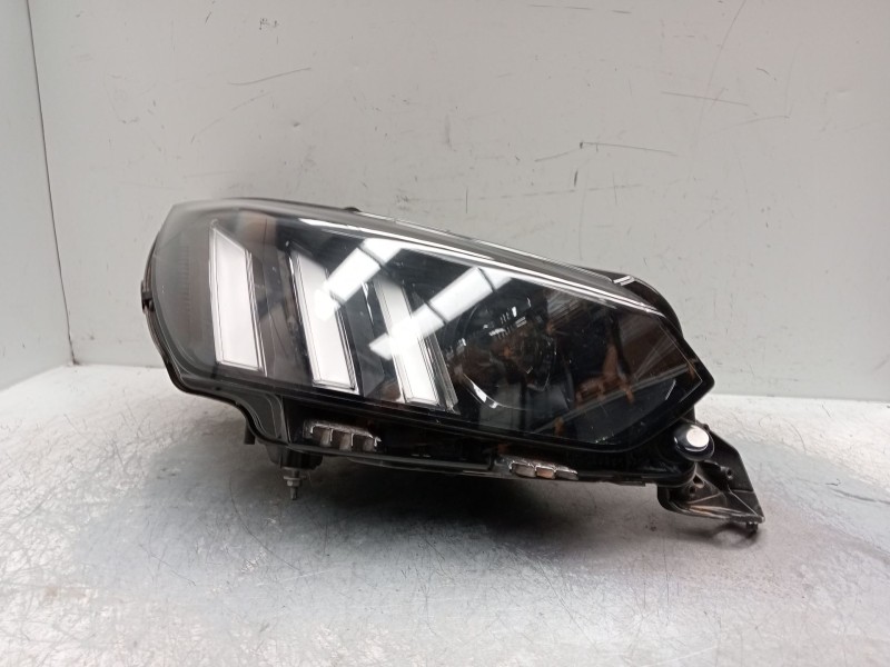 Recambio de faro derecho para peugeot 2008 i van (cu_) bluehdi 100 (cuyhym) referencia OEM IAM 9823193480  