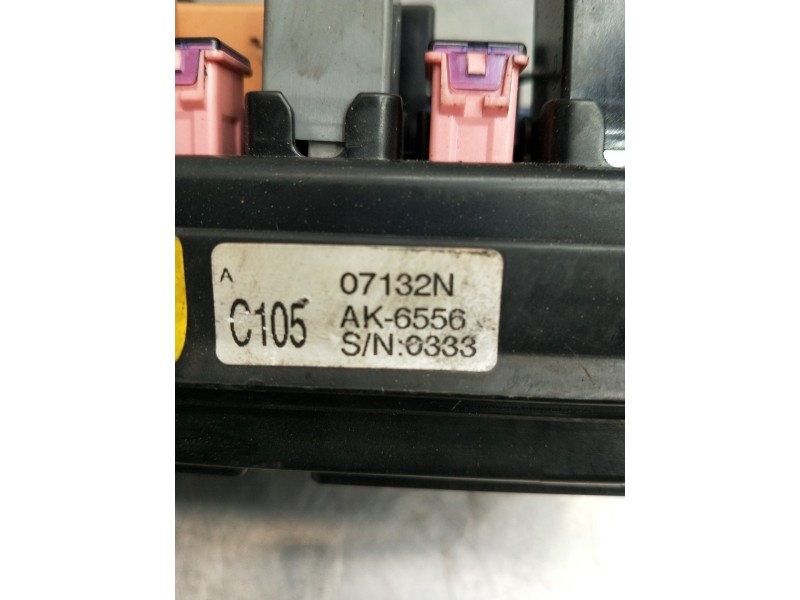 Recambio de caja reles / fusibles para opel antara cosmo 4x4 referencia OEM IAM 07132n AK6556  