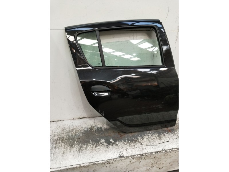 Recambio de puerta trasera derecha para dacia sandero referencia OEM IAM   5p