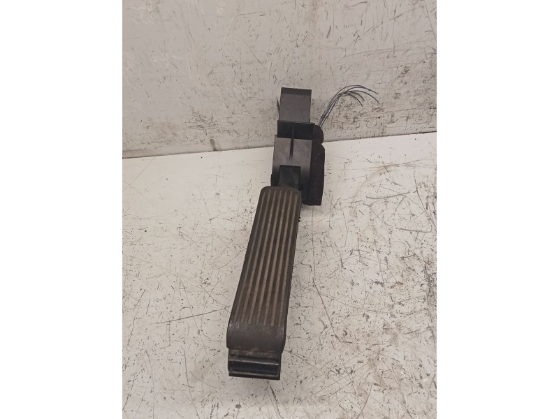 Recambio de potenciometro pedal para mercedes-benz clase e (w211) berlina referencia OEM IAM 2113000404  