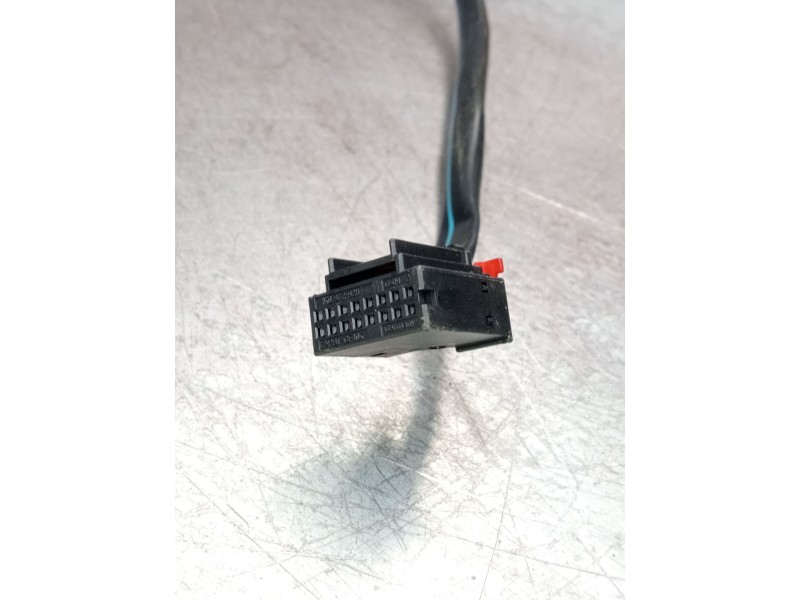 Recambio de retrovisor izquierdo para volkswagen touran (1t1, 1t2) 2.0 tdi referencia OEM IAM ELÉCTRICO 1 enchufe y 6 cables 