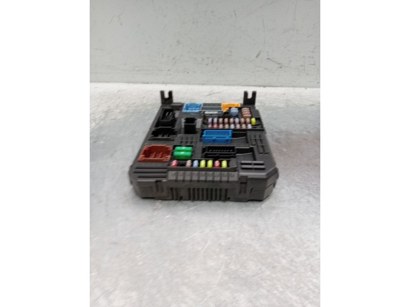 Recambio de caja reles / fusibles para peugeot 2008 i van (cu_) bluehdi 100 (cuyhym) referencia OEM IAM 9832881080 2372063698  