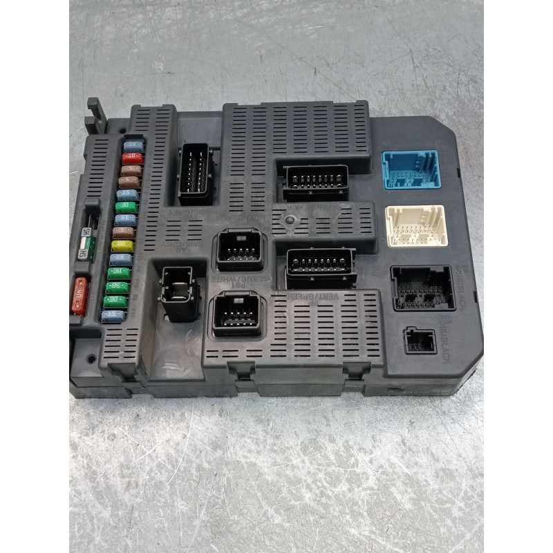 Recambio de caja reles / fusibles para peugeot 308 i (4a_, 4c_) 1.6 hdi referencia OEM IAM 9663798180  