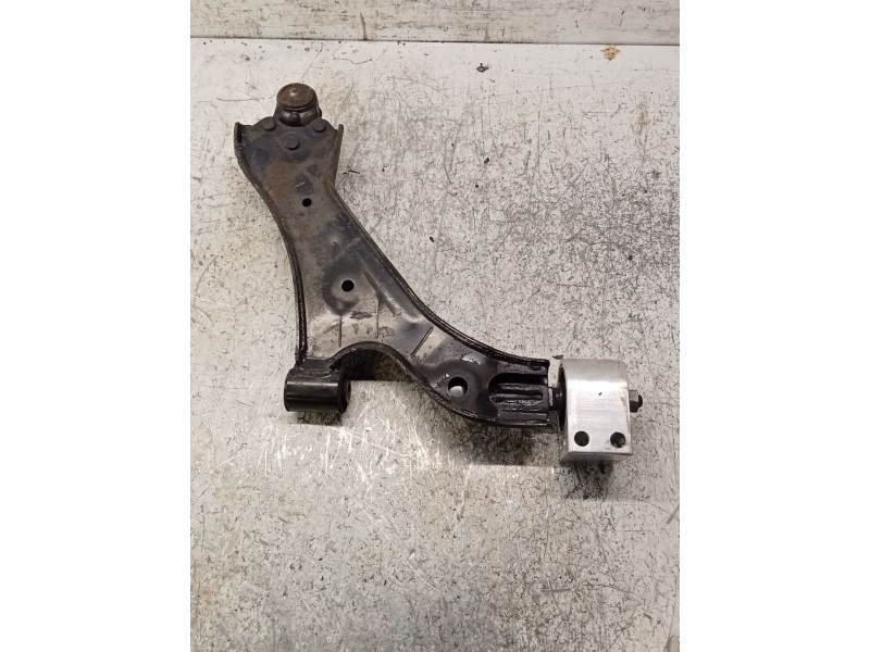 Recambio de brazo suspension inferior delantero izquierdo para opel antara cosmo 4x4 referencia OEM IAM   