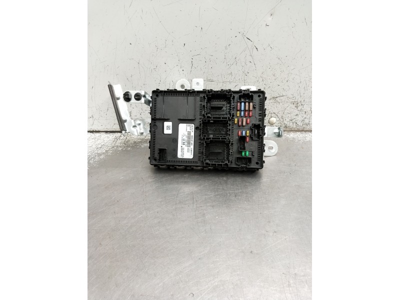 Recambio de caja reles / fusibles para ford puma referencia OEM IAM F005V03186 LU5T15604BJD 20191204