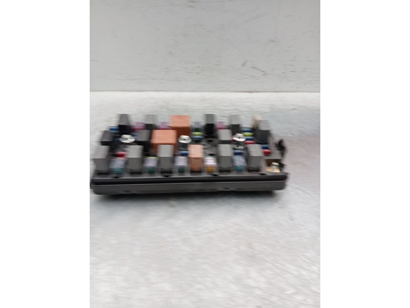 Recambio de caja reles / fusibles para chevrolet captiva 2.0 vcdi lt referencia OEM IAM   