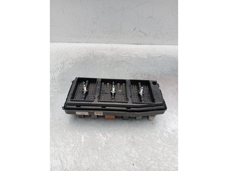 Recambio de caja reles / fusibles para chevrolet captiva 2.0 vcdi lt referencia OEM IAM   