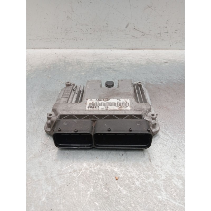 Recambio de centralita motor uce para chevrolet captiva 2.0 vcdi lt referencia OEM IAM 0281012695 96813187  