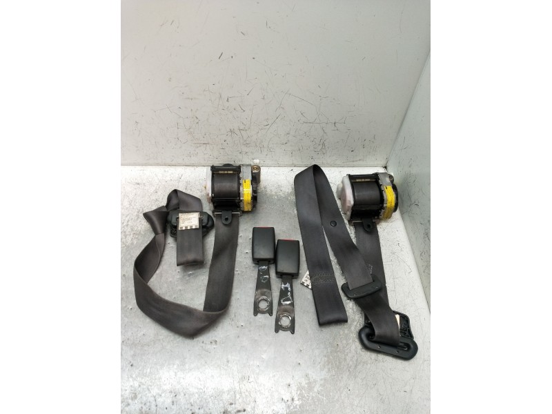 Recambio de juego cinturones delantero para toyota corolla (e11) referencia OEM IAM   