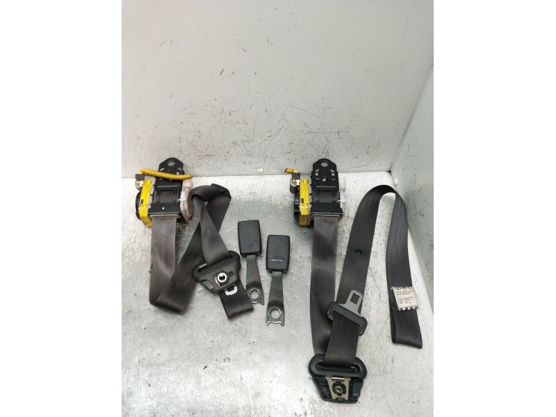 Recambio de juego cinturones delantero para toyota corolla (e11) referencia OEM IAM   